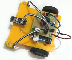 Mini Arduino Robot Moving Between Lines Detecting Obstacles